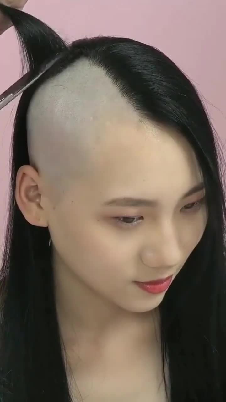 原来女人剃完光头,依然能漂亮成这样,我对美又有新认知了