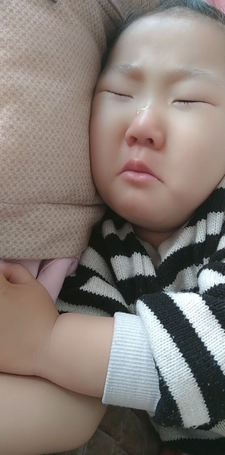 家有萌娃#宝贝做梦哭的好让人心疼啊!