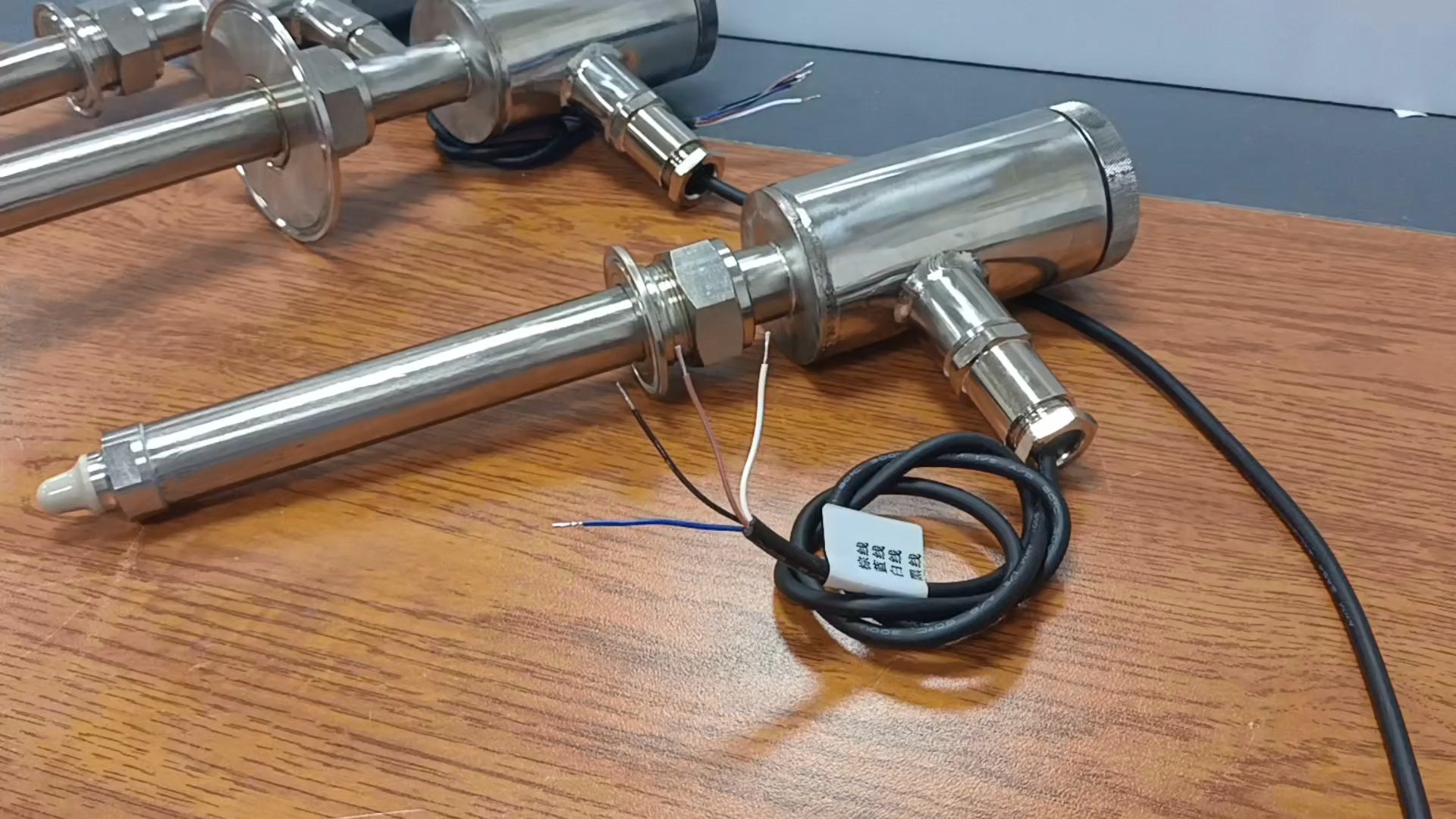 「佑富」智能型微波料位开关的接线方法