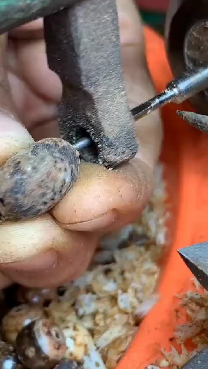 用机器打磨星月菩提,看到成品的一瞬间,真想把刀磨一磨!