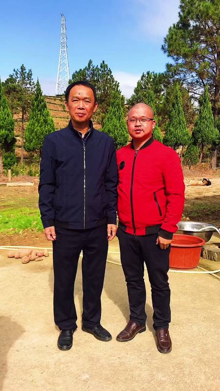 茶叶主播凡冬走进第二届安溪铁观音大师刘金龙茶园,学习大师茶园管理