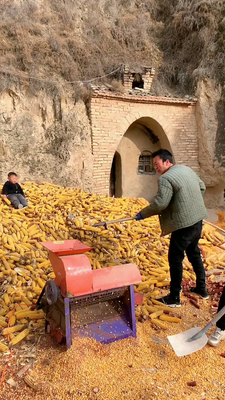 农村生活就是这么朴实一家开心幸福就好!