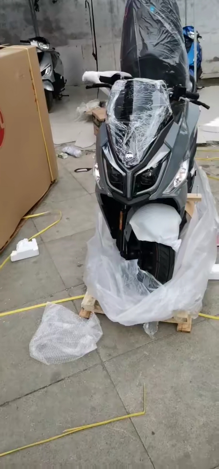 摩托车#三阳巡弋150新款水泥灰