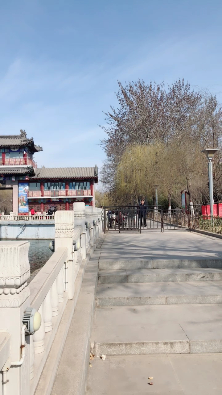 邯郸市区的新建柳林桥.