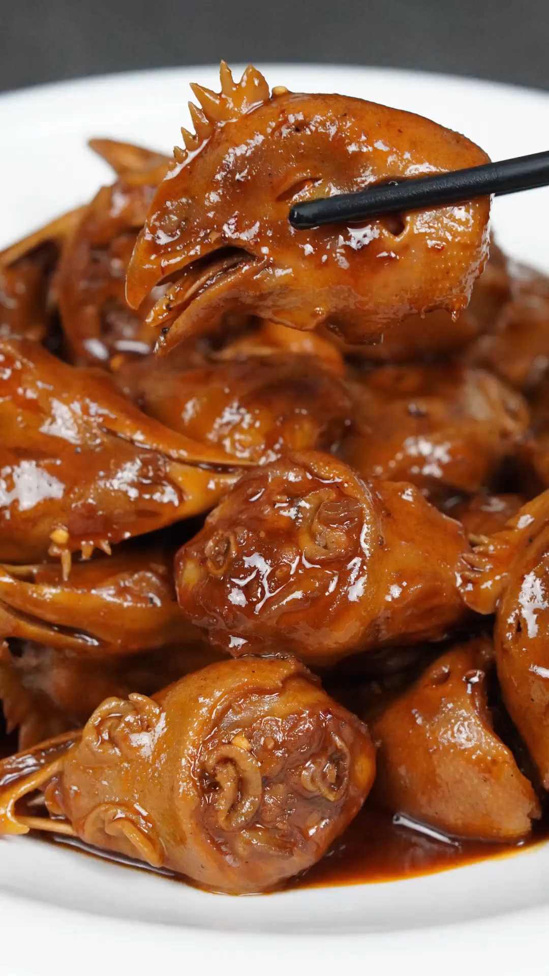 不可辜负的美食#大厨教你做麻辣鸡头,色泽红润,麻辣鲜香,每次做一