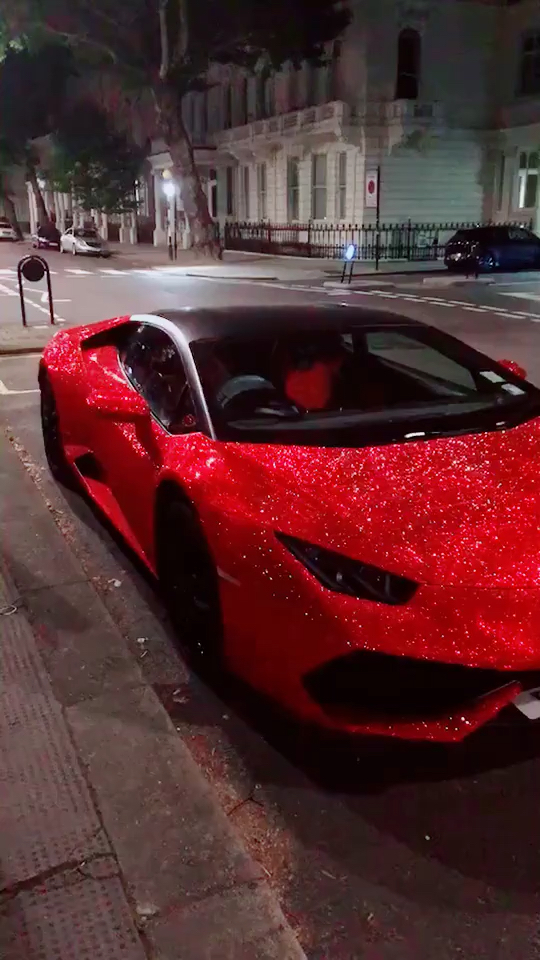 满钻的红色兰博基尼