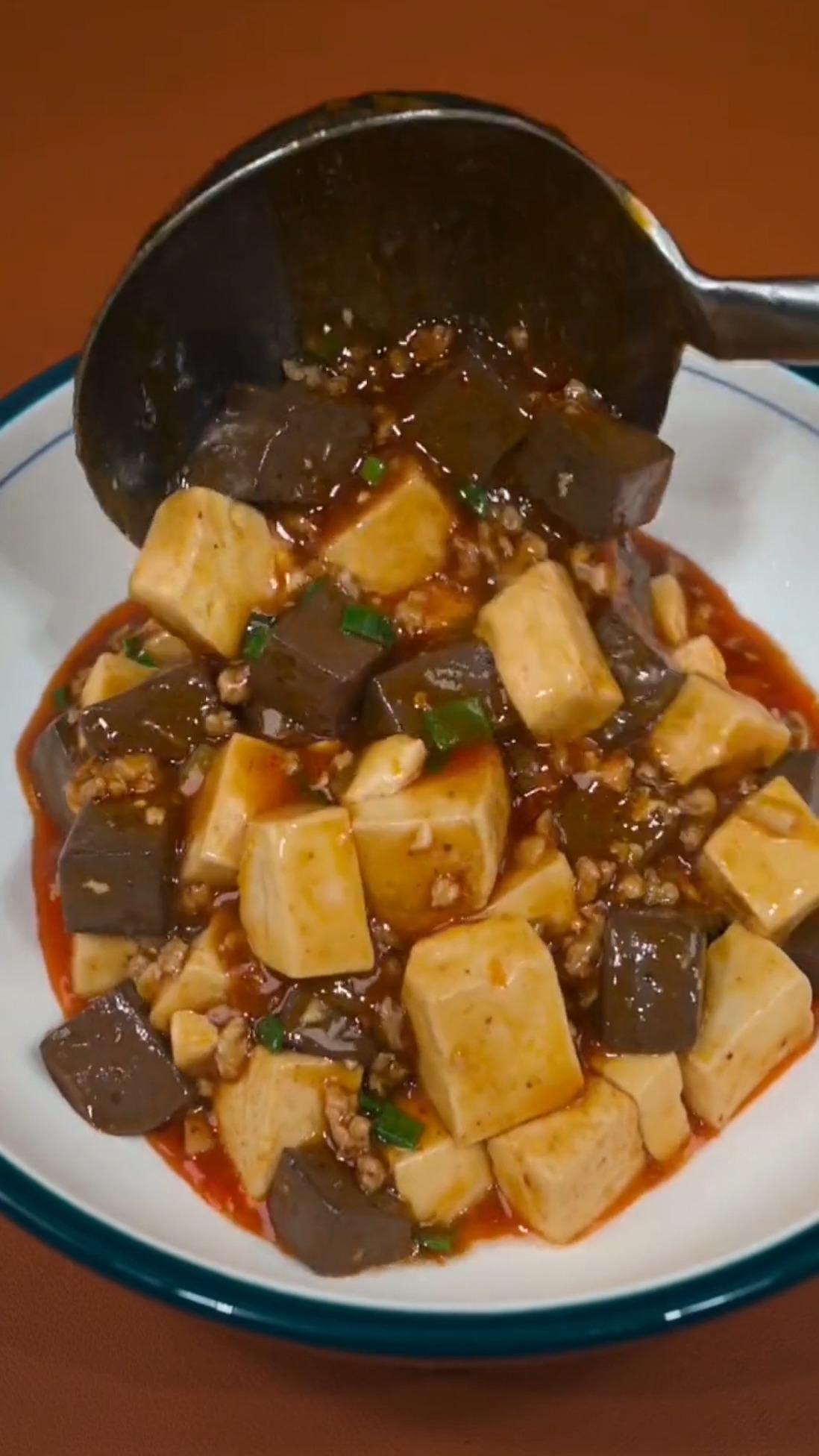 美食#姐妹们鸭血豆腐的做法,鲜嫩入味,麻辣鲜香,做法还非常简单