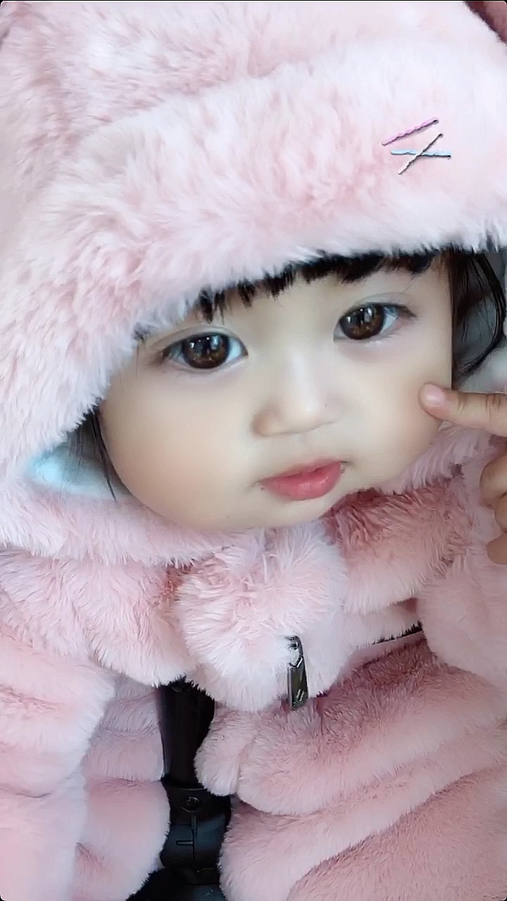 家有萌娃#生了个调皮可爱的洋娃娃,特意发出来让大家看看,觉得可暗哪