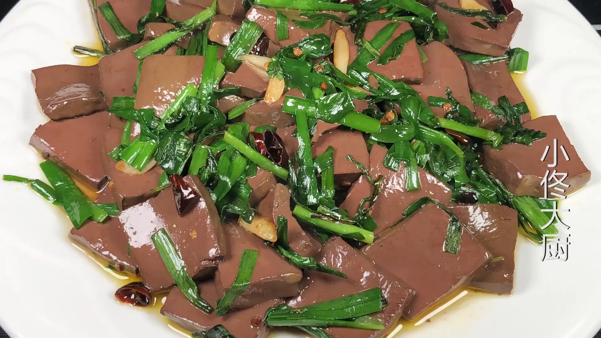 大厨分享韭菜炒鸭血的正确做法,鸭血不碎不腥,下酒又下饭