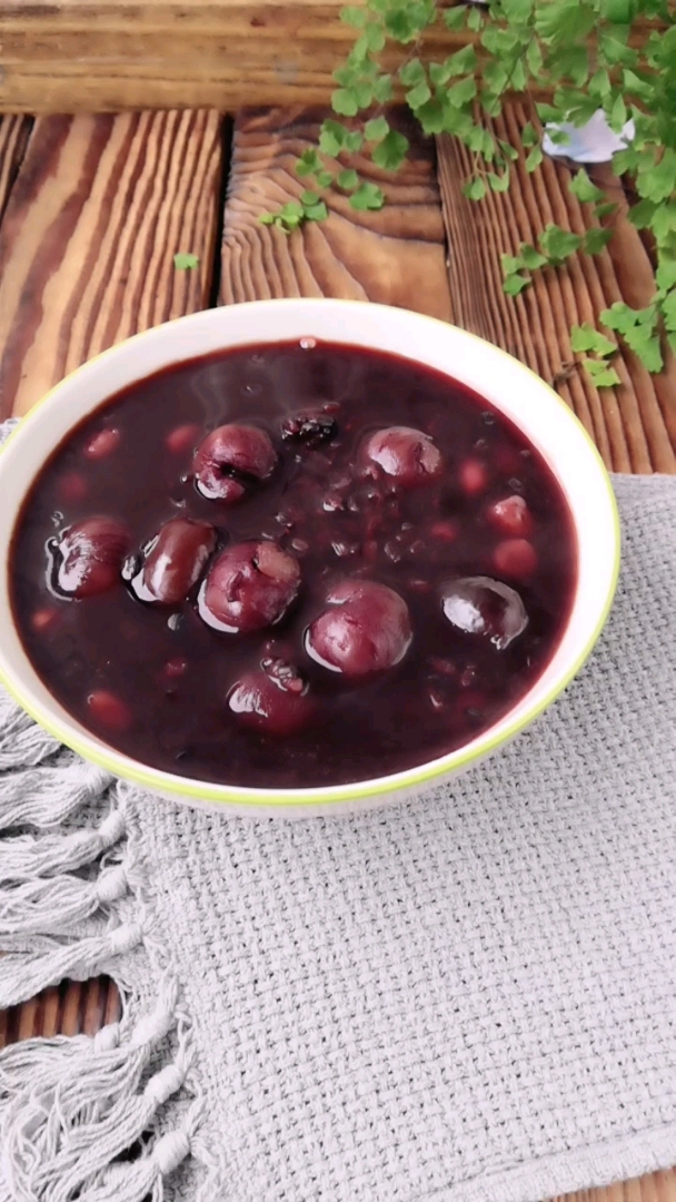 食神大pk#红枣桂圆黑米粥,味道香甜,补气血女人要吃.