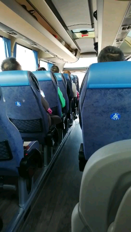 战友颂(在意大利去瑞士的旅游车上)