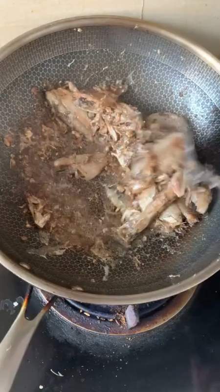 搞笑视频#下次做菜还得先搜索下怎么煎鱼!