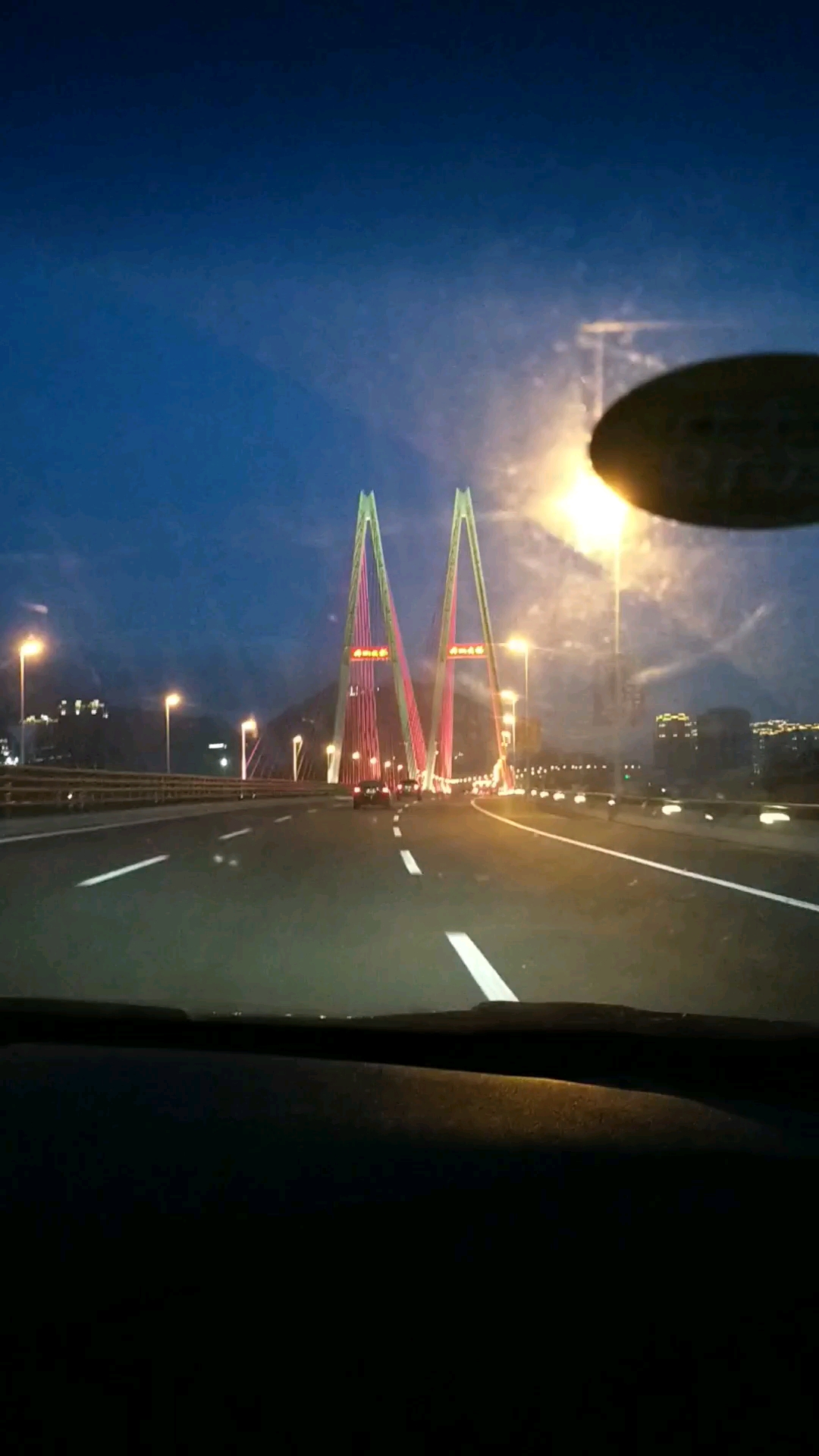 夜晚的丹山大桥