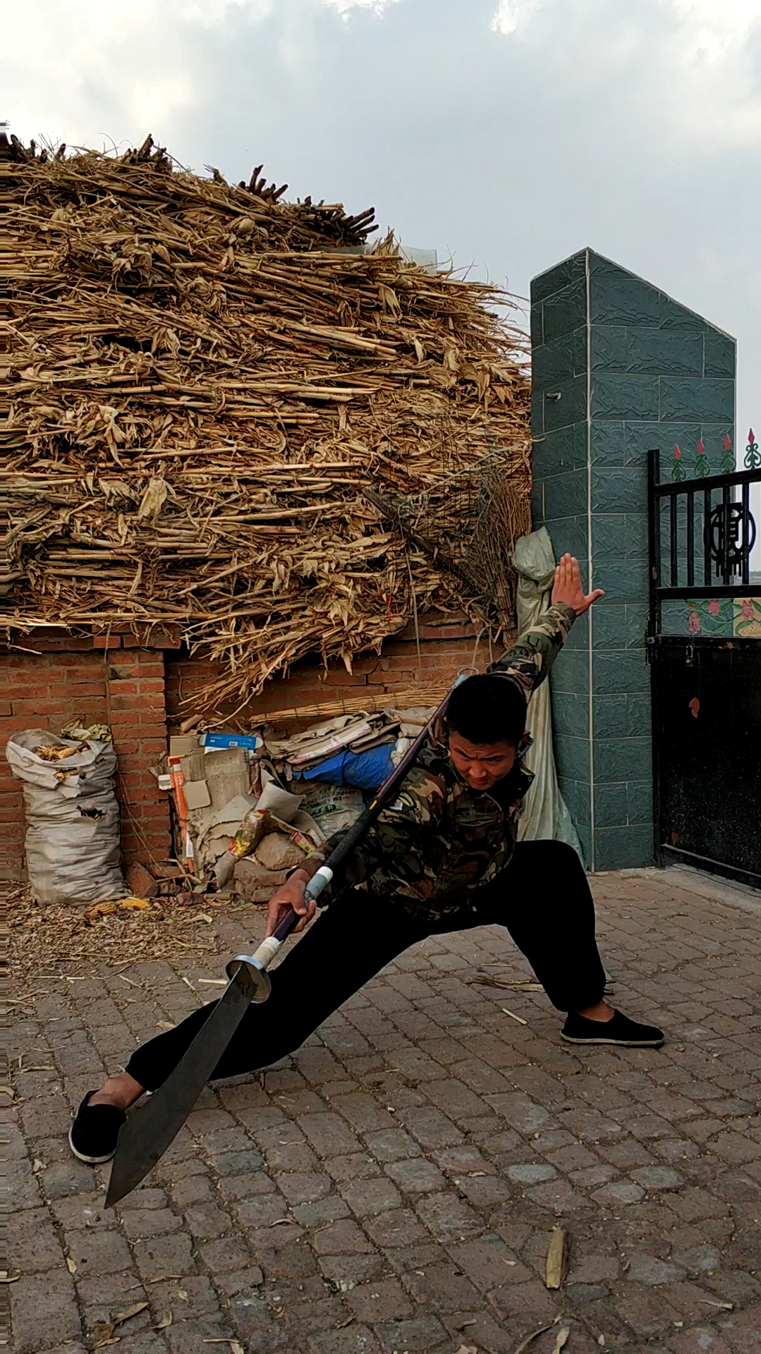 中华功夫#关公面前耍大刀!