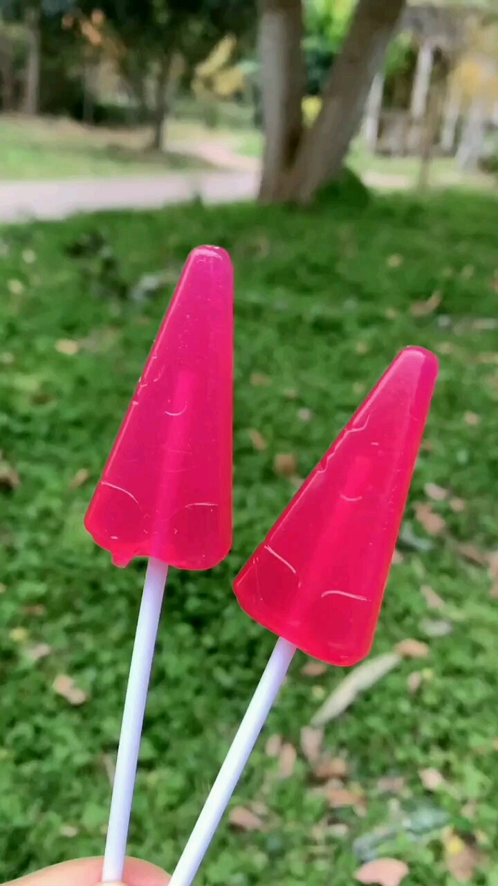 西瓜糖果味道很好吃颜色也很漂亮宝宝喜欢