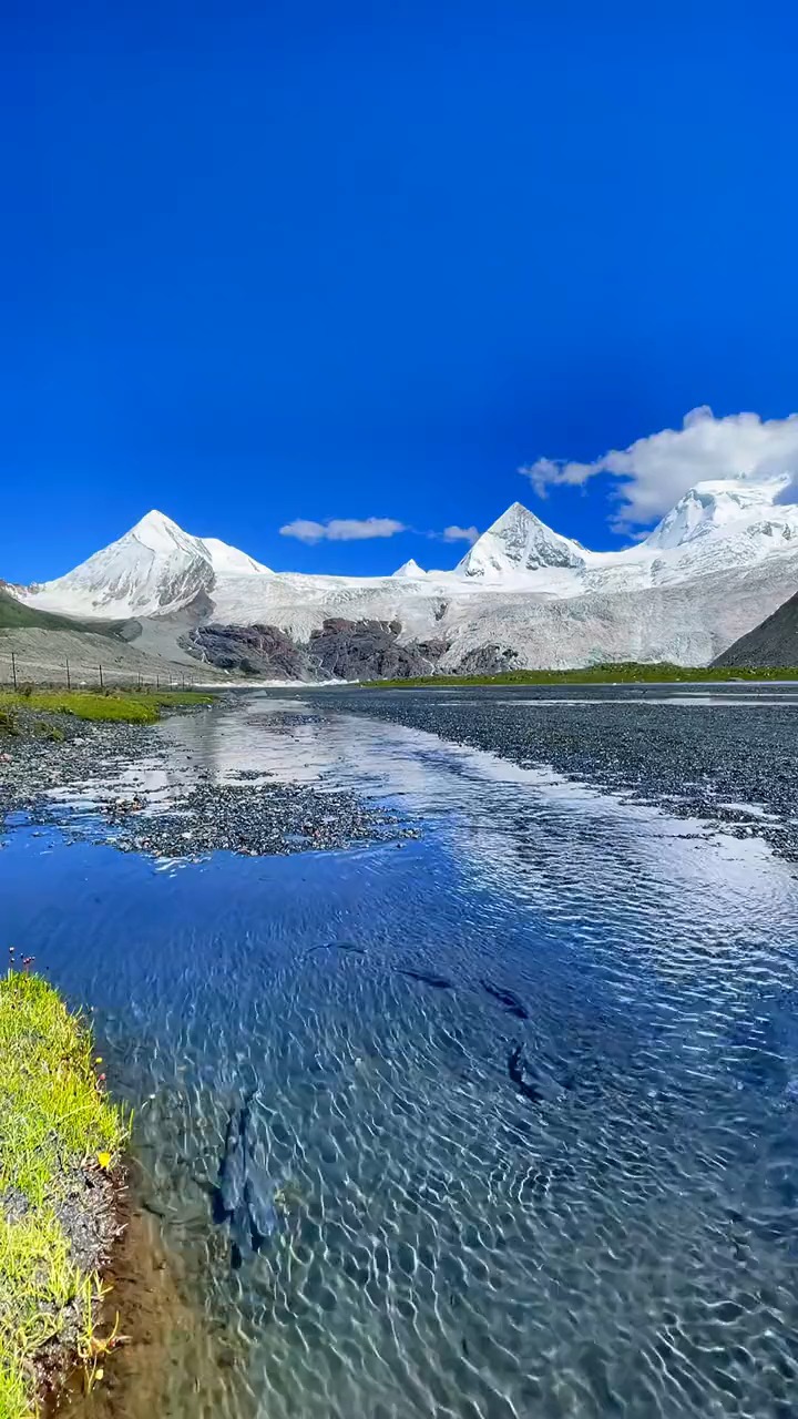 你们见过这么美的地方吗,这里是中国西藏那曲市比如县羊秀乡,萨普神山