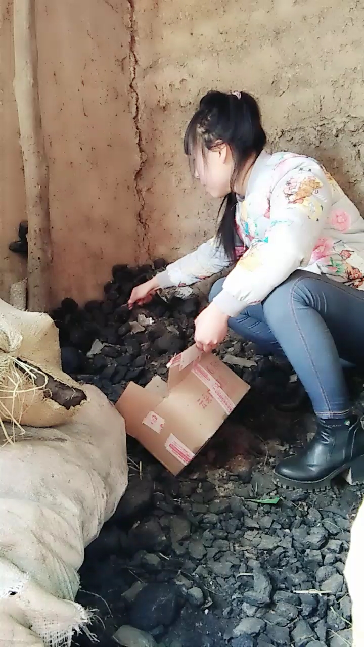 没人爱的农村丫头