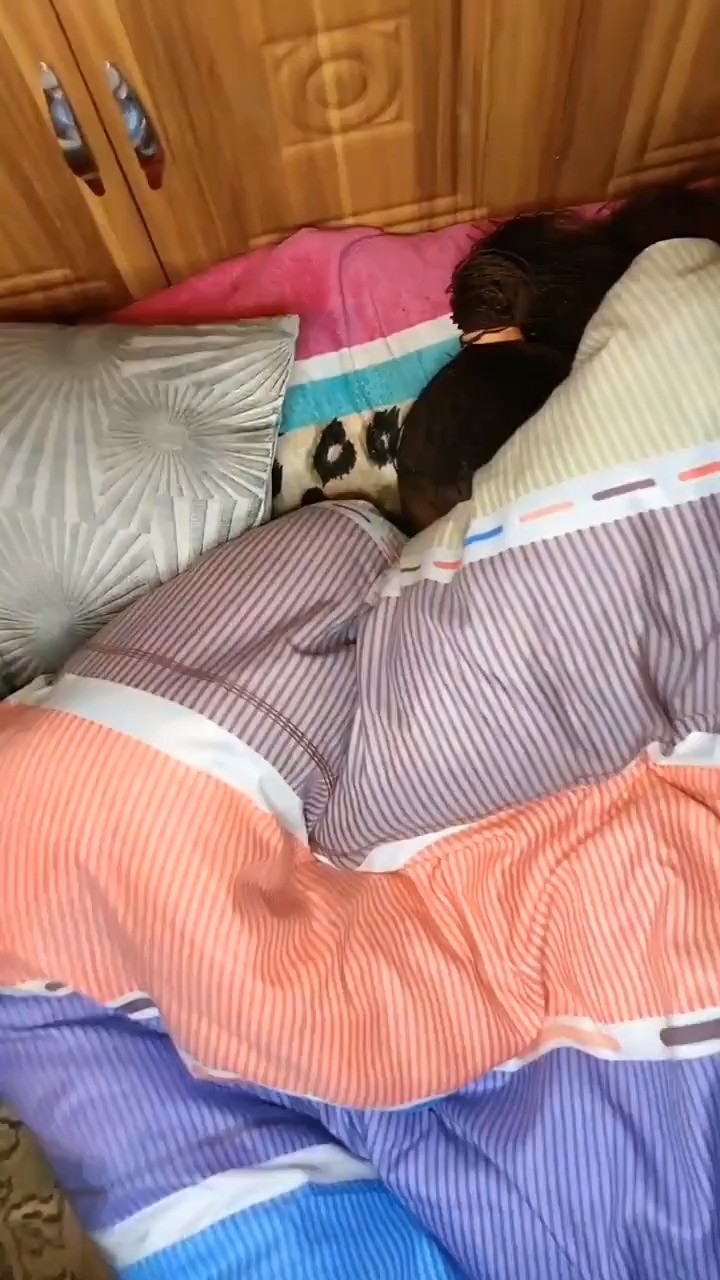 这个女人睡觉,姿势真的丑啊!