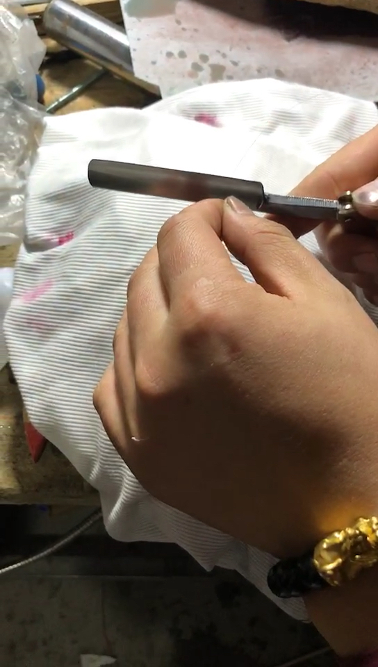 这才叫吹毛断发