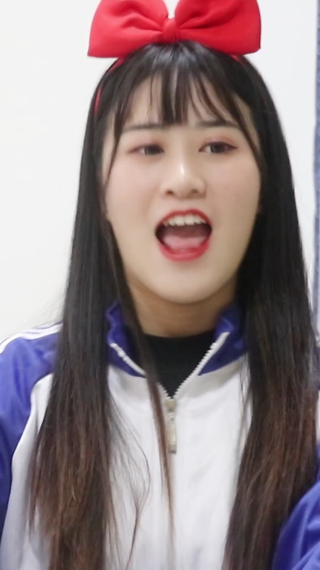 王小九教师生做手工用卡纸做精美的蝴蝶简单又有趣