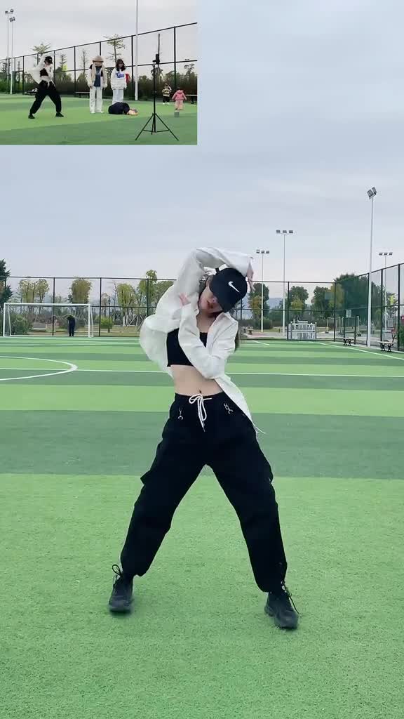 舞蹈我跳的是大猩猩求爱哈哈哈