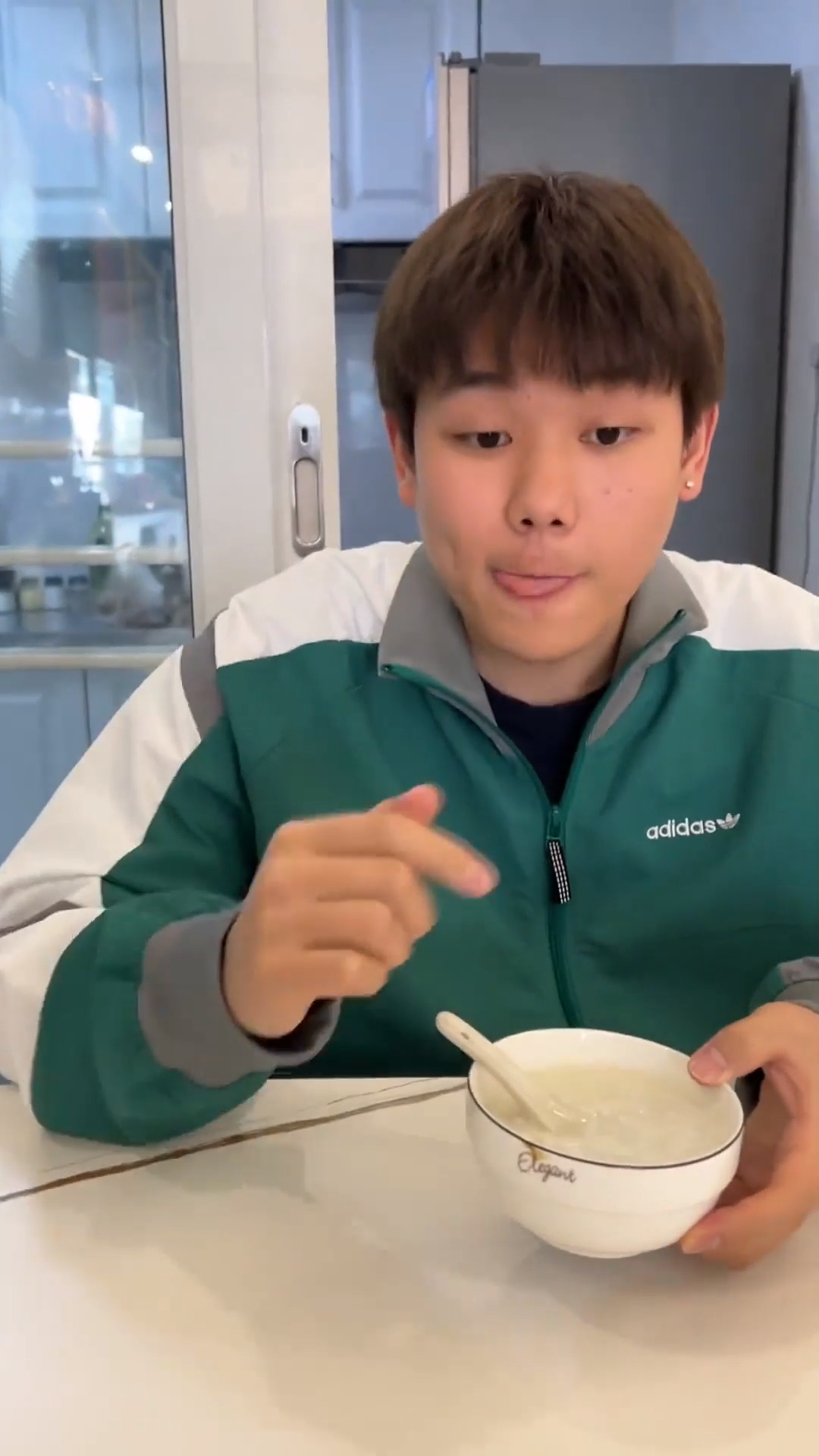 就挺无语的灿二哥