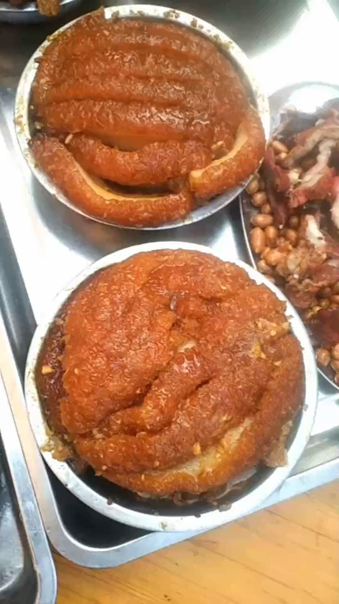 广西扣肉,肥而不腻,我们那坐席只准夹两件.