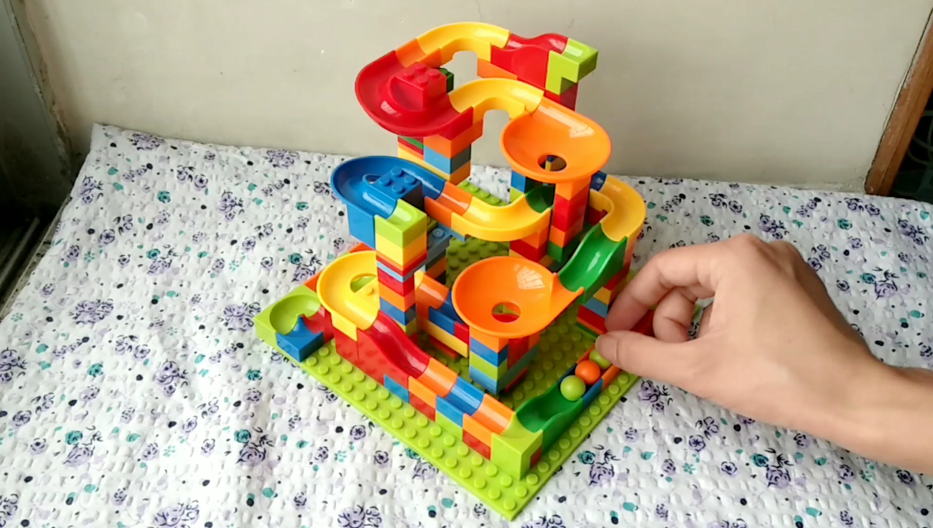 自由拼装积木滑道,好玩又有趣