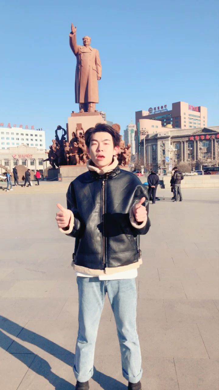 示爱中国,领跑浙晚#大家好我是刘大宝子 我在中山广场