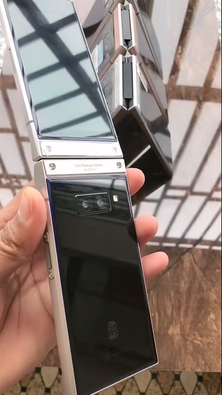 三星w2019 白金顶配典藏版,商务大翻盖,男人的选择,价格亲民,质量放心
