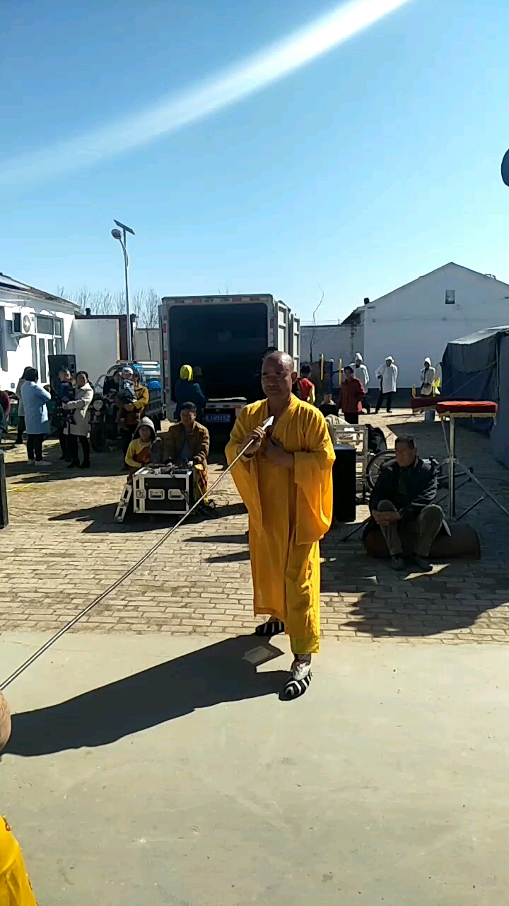 硬气功表演,钢枪刺喉.危险动作,请勿模仿!