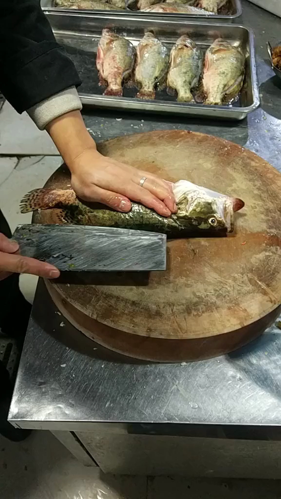 清蒸石斑鱼改刀方法