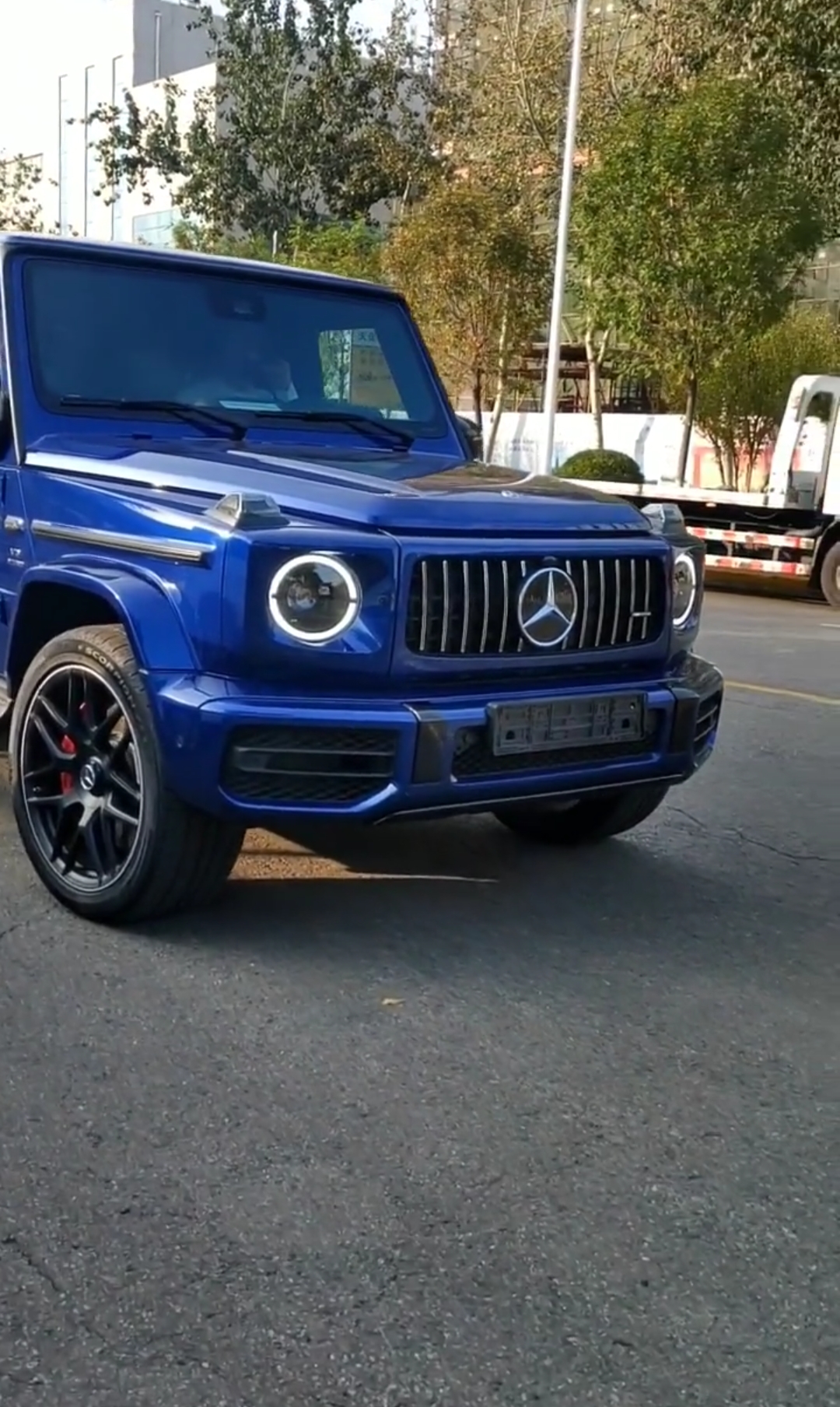 蓝色的大g不错吧