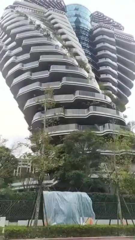 中国台湾省台北信义旋转大楼,这设计的有点吓人啊里面的人啥感受