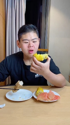 浩南的减肥餐来啦!