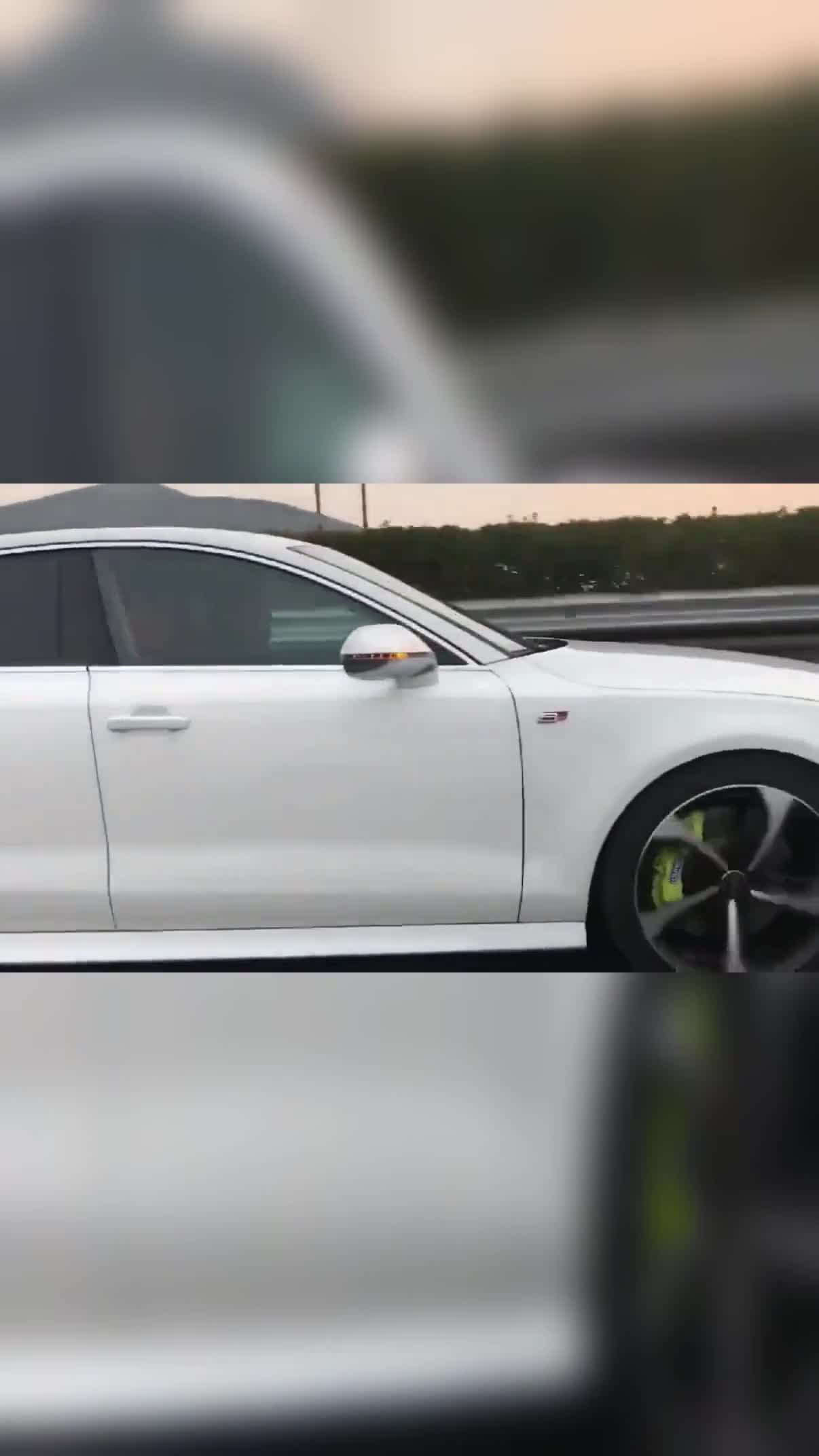 奥迪自动升降尾翼了解一下