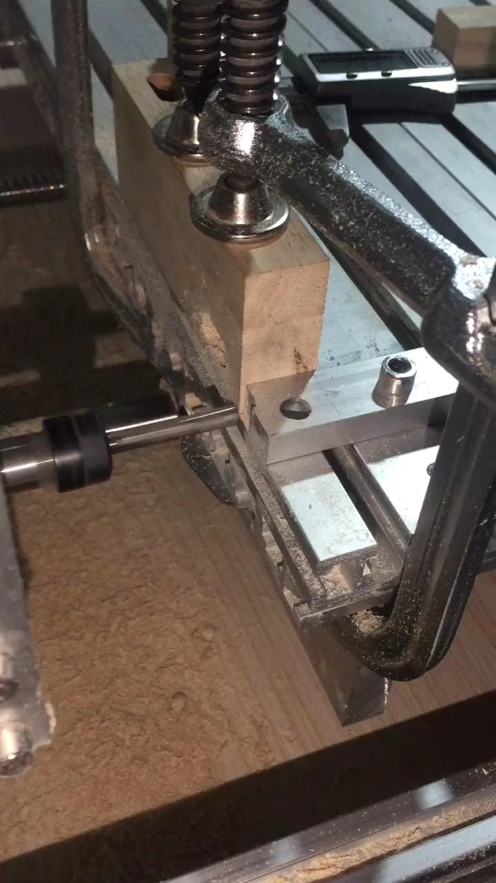 木工自制开榫机,传统木匠也玩高科技!精度0.1即将取代传统手艺