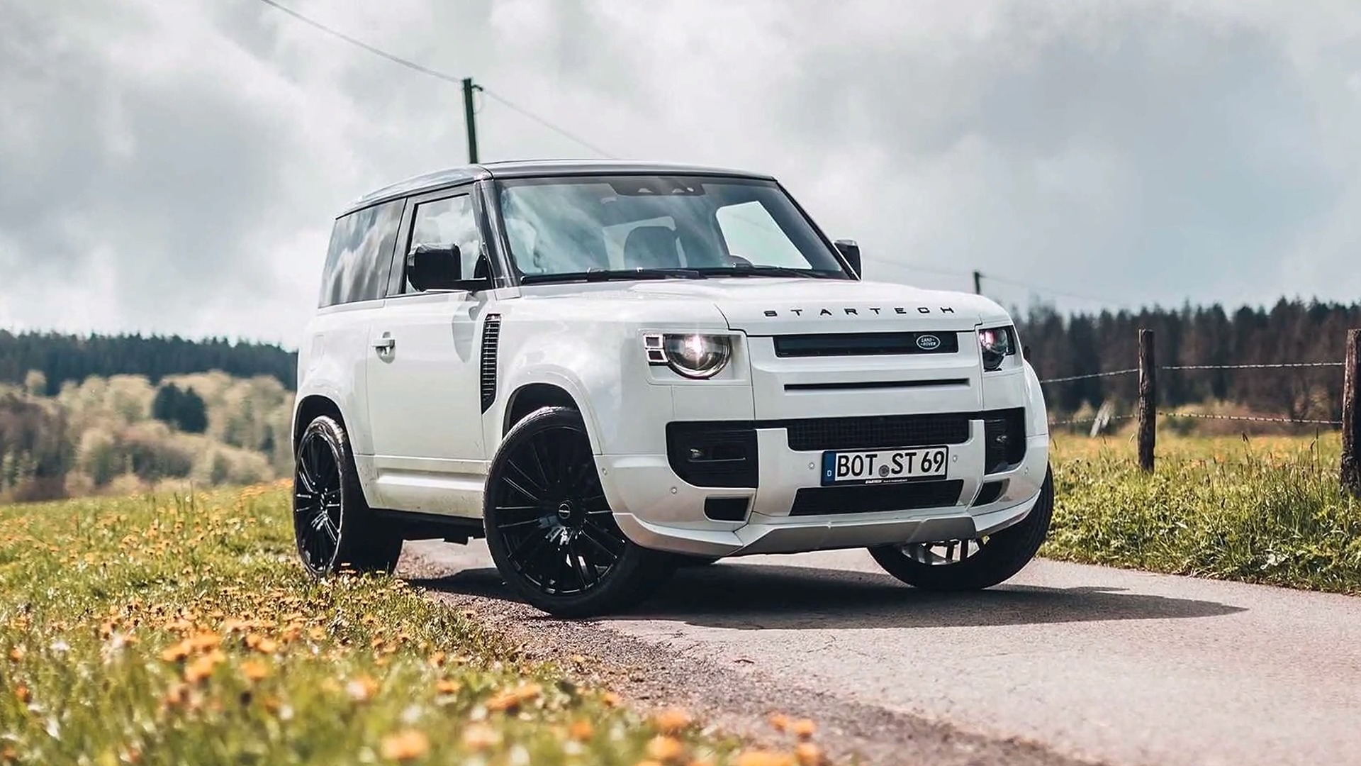 路虎卫士#brabus子公司为路虎打造定制款卫士 外观黑白配经典又时尚