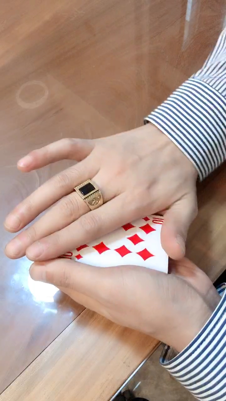 鬼手搓牌变牌揭秘了