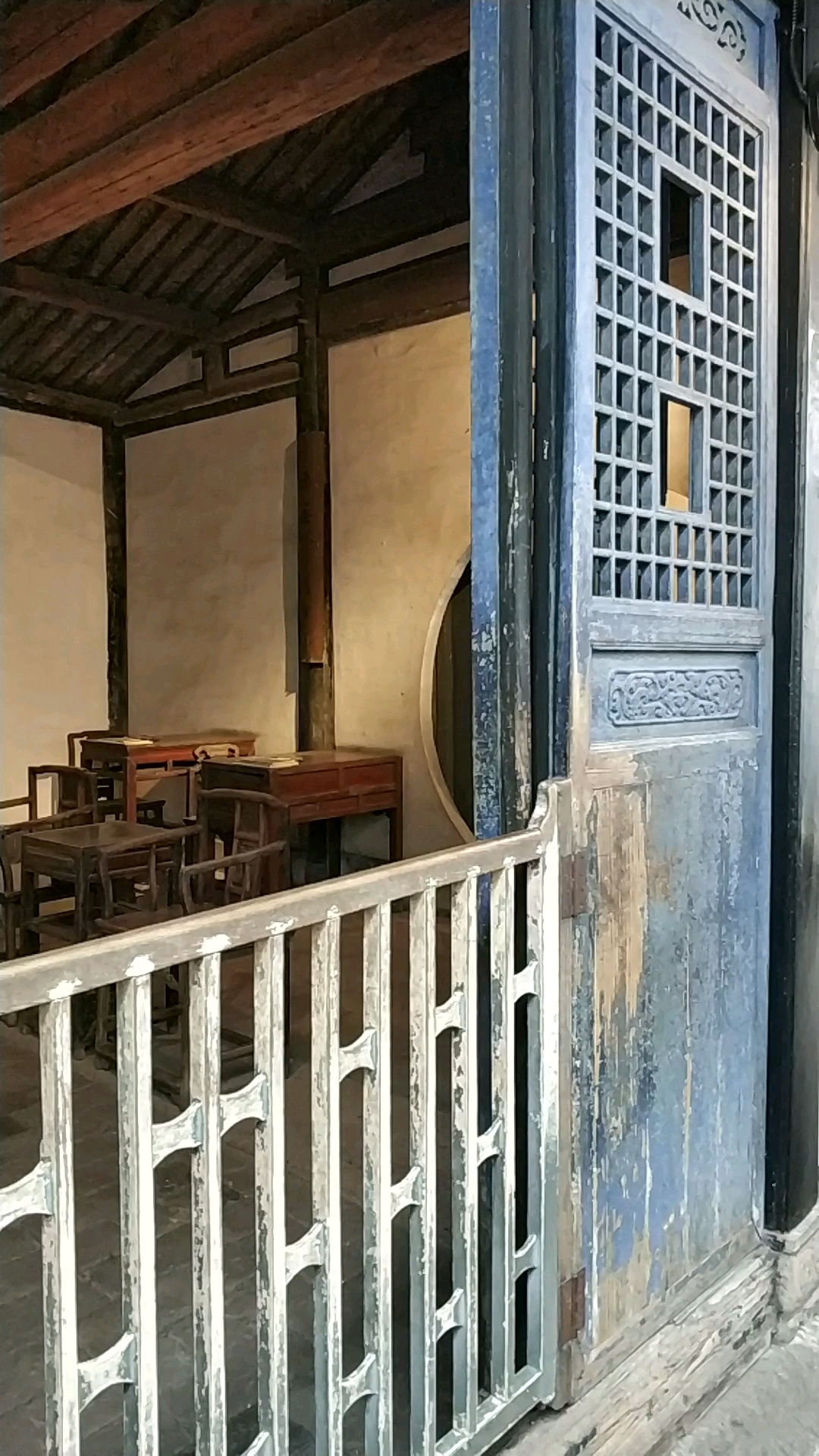 三味书屋,还记得鲁迅刻在桌角的那个"早"字吗?