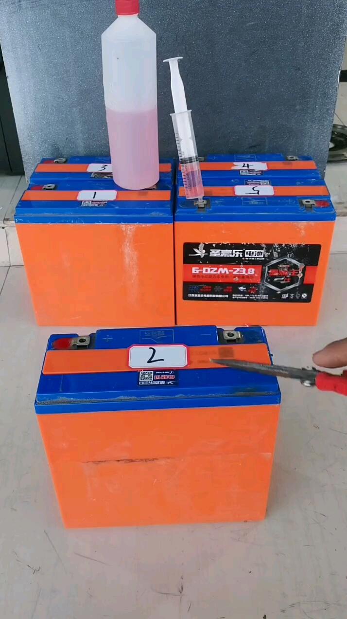 电动车维修#电池年限过来就一定要换新的吗,不,一招叫你维修电池敌