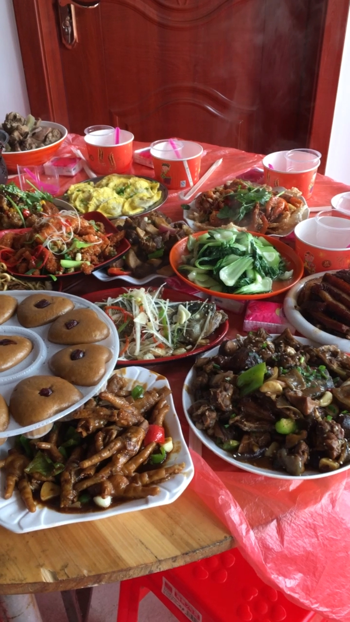 农村摆酒席,好丰盛!大户人家啊!