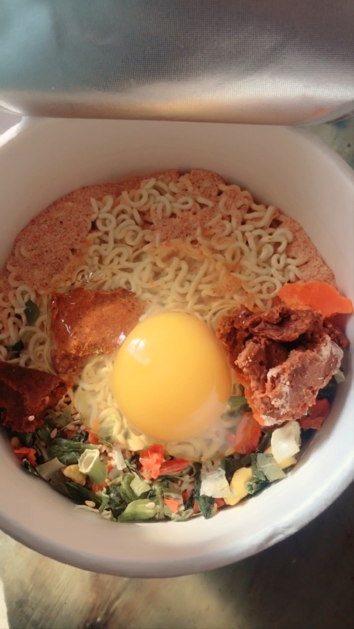 过了腊八就是年#简简单单的午餐,泡面加鸡蛋