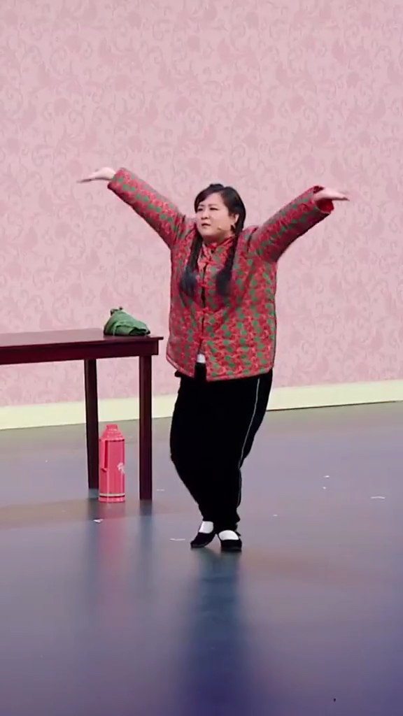 贾玲你这是在认真跳舞还是认真搞笑