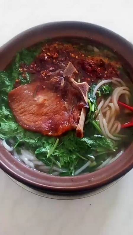 贵州毕节特色大排砂锅粉,特别的好吃-度小视