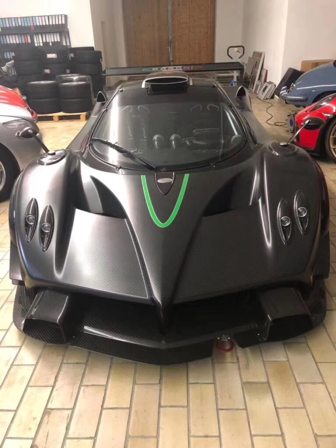 全球顶级跑车,限量版帕加尼