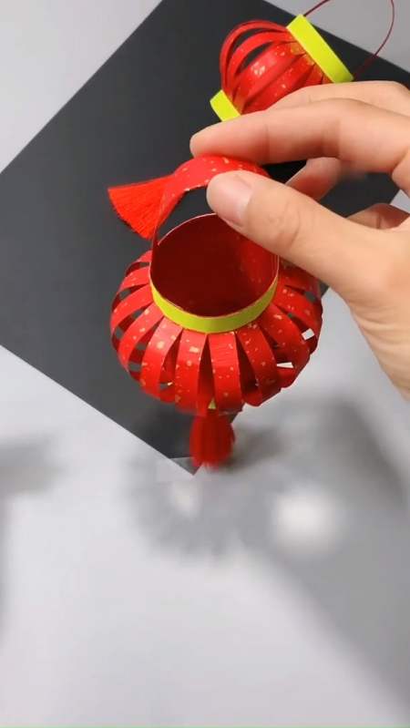 手工制作#新年手工灯笼,赶紧带着家里的小朋友来做吧-全民小视频