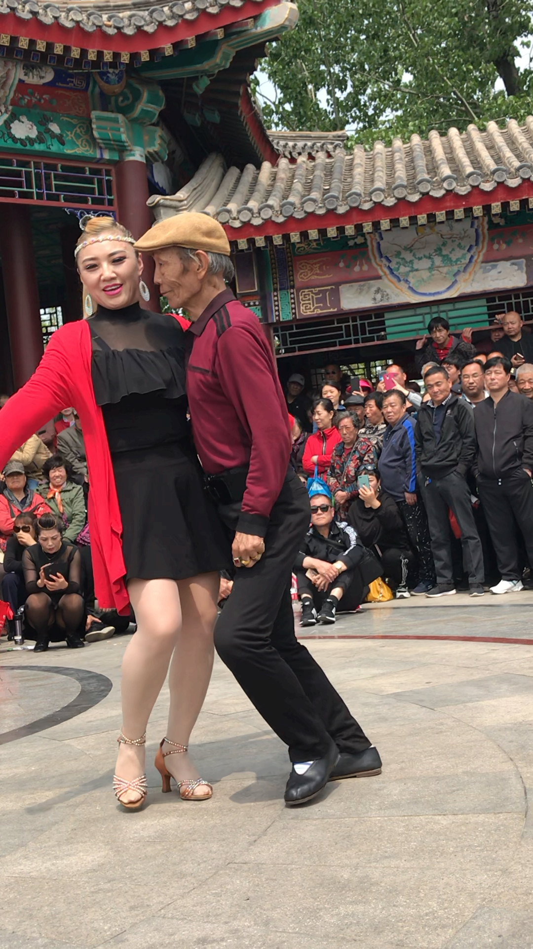 舞动一夏#80岁网红张大爷快亲上了