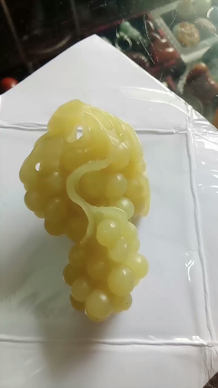 和田黄玉葡萄:硕果累累