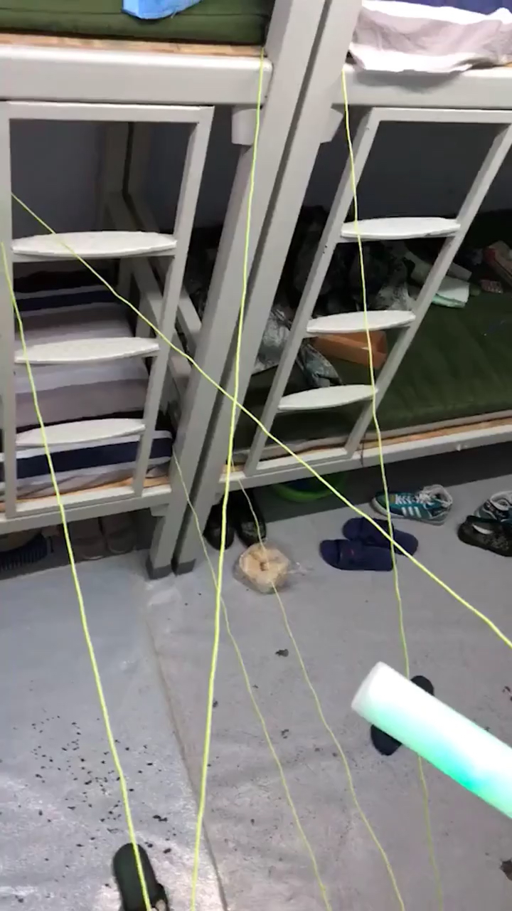 防止梦游的舍长爬上上铺